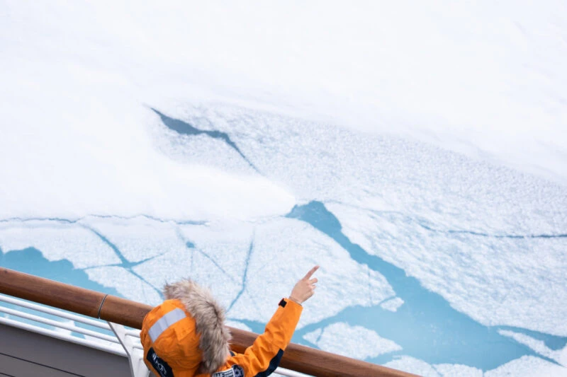 Icebreaker cruise to the north pole