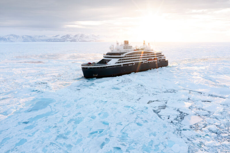 Arctic Icebreaker cruise in Greenland