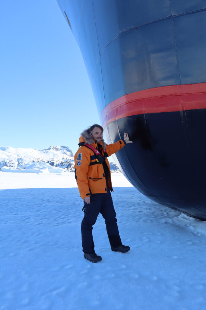 How Do Icebreaker Ships Work Explained In Detail