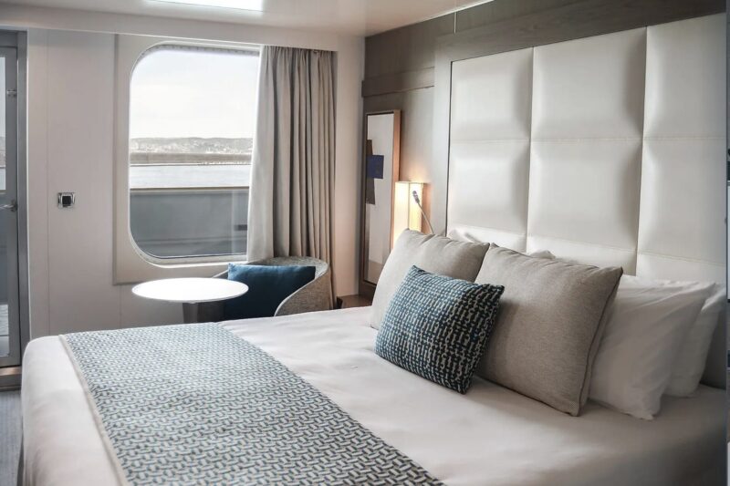 Deluxe Stateroom Deck 3 L'Austral Ponant 4