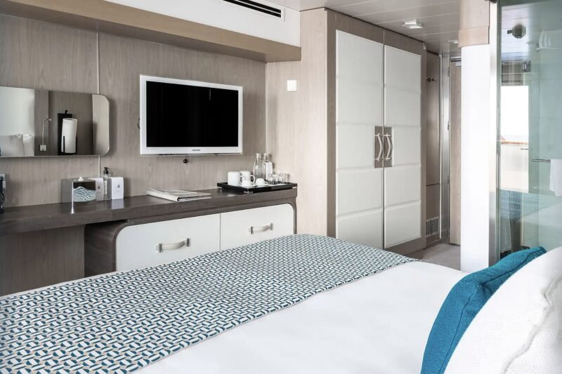 Deluxe Stateroom Deck 3 L'Austral Ponant