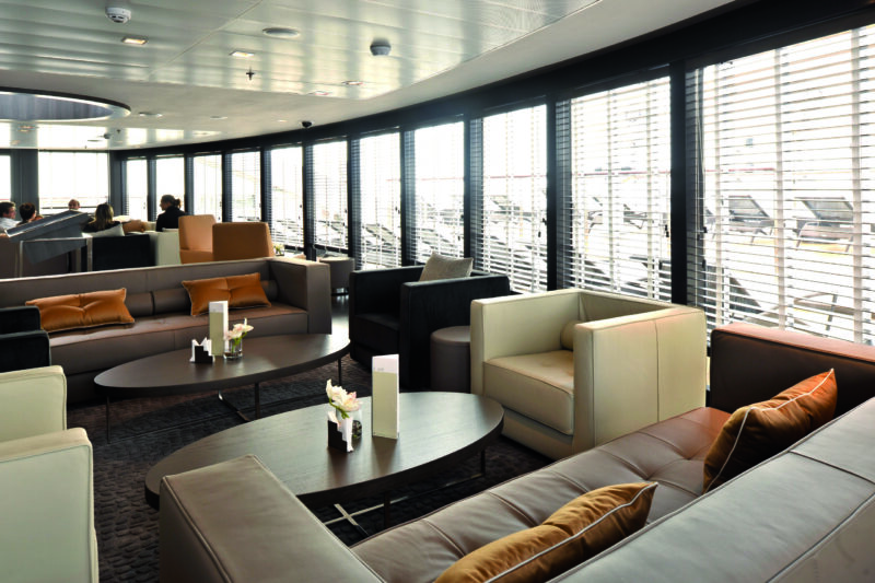 L'Austral Ponant panoramic lounge