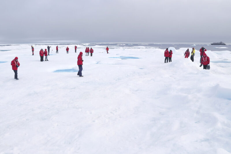 Ponant People on ice
