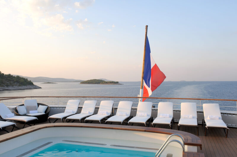 Le Austral pool deck