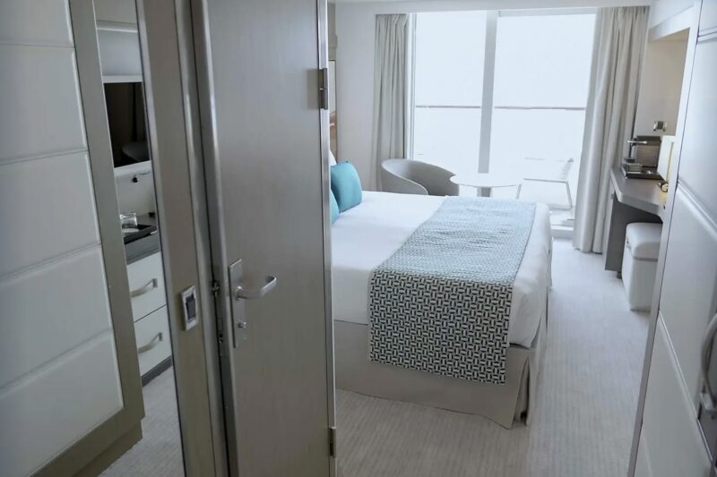 Prestige Stateroom Deck 4 L'Austral Ponant