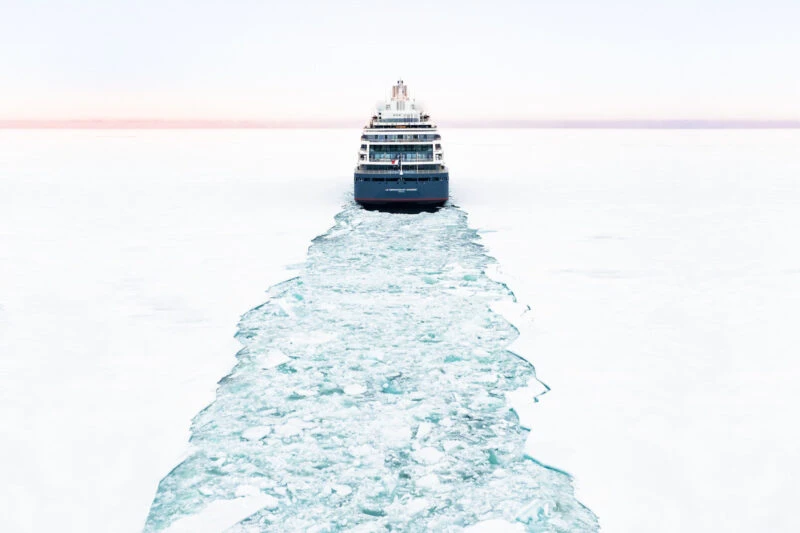 Trans Arctic Icebreaker cruise to the North Pole